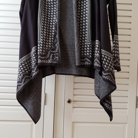 Ladies Fashion Sweater - Picture 3 of 7